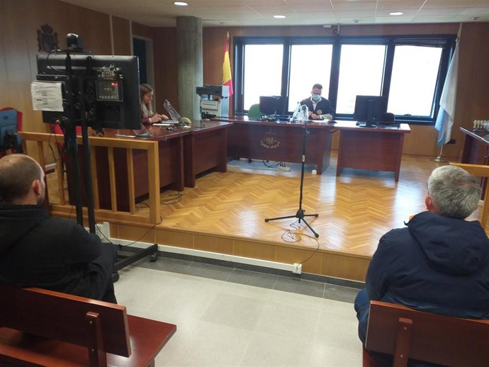 Juicio rápido en Vigo contra un acusado de un delito leve de amenazas por increpar a un profesor que no permitió la entrada de su hija al colegio por no llevar mascarilla.