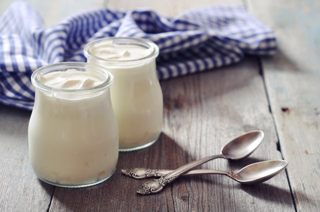 Archivo - Greek yogurt in a glass jars