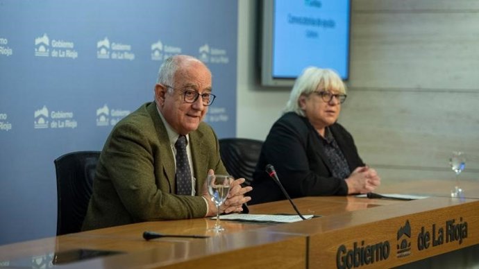 El consejero de Educación y Cultura, Pedro Uruñuela, y la directora general de Cultura, Ana Zabalegui