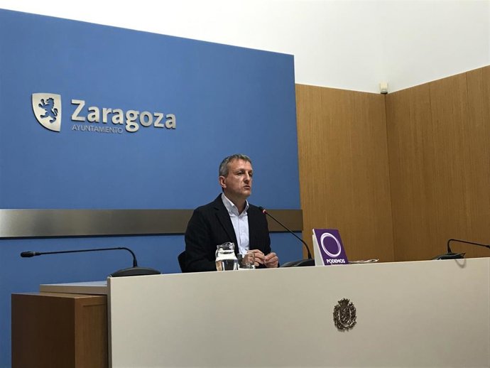 El portavoz del grupo municipal de Podemos en el Ayuntamiento de Zaragoza, Fernando Rivarés,