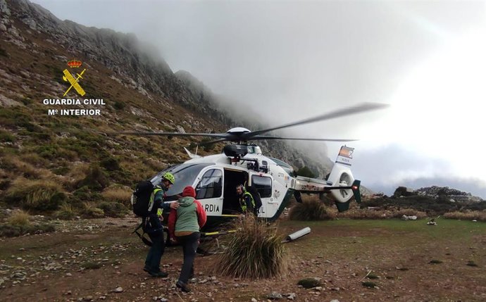 La Guardia Civil rescata a una mujer en la Serra de Tramuntana.