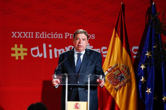 Archivo - El ministro de Agricultura, Pesca y Alimentación, Luis Planas, interviene durante la entrega de la XXXII edición de los Premios Alimentos de España, en la sede del Ministerio, Madrid (España), a 22 de octubre de 2020. Este galardón, convocado 