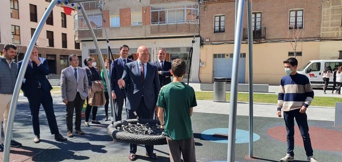 Carnero visita obras en Medina del Campo.