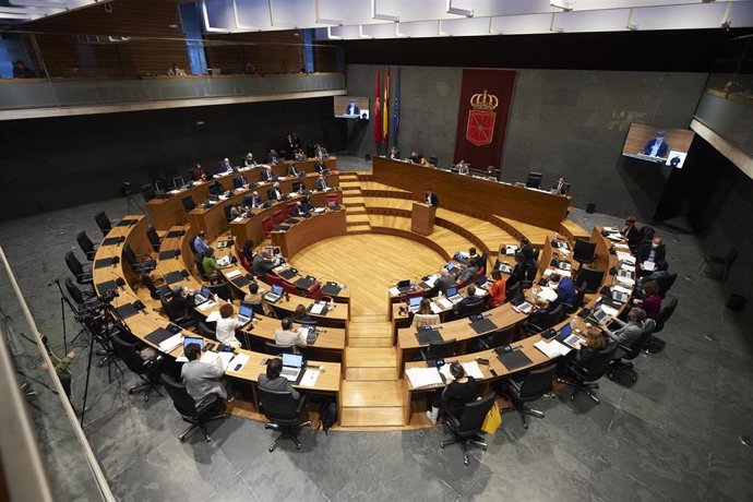 Archivo - Imagen de archivo del Salón de Plenos del Parlamento de Navarra.