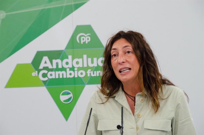 La secretaria general del PP de Andalucía, Loles López, este lunes en rueda de prensa
