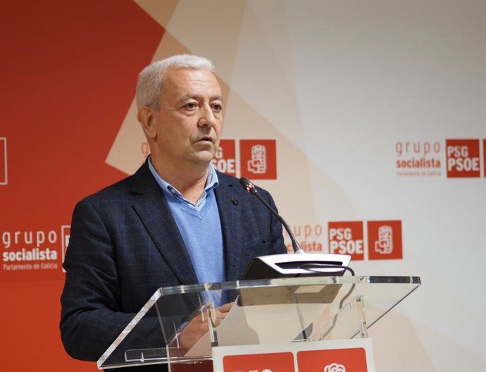 El portavoz parlamentario del PSdeG, Luis Álvarez, en la rueda de prensa de este lunes