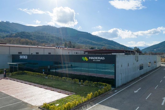 Imagen de la planta de Maderas de Llodio, del Grupo Garnica, que ha sufrido un incendio esta madrugada