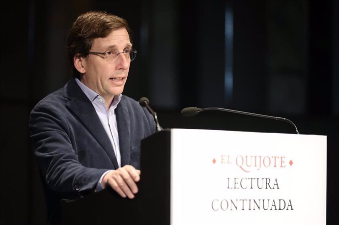 El alcalde de Madrid, José Luis Martínez-Almeida, participa en la XXVI lectura continuada de El Quijote, en el Círculo de Bellas Artes, a 22 de abril de 2022, en Madrid (España).