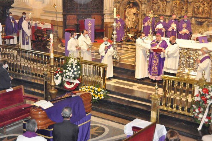 Misa funeral de moneñor Carmelo Borobia, presidida por el arzobispo de Zaragoza, monseñor Carlos Escribano.