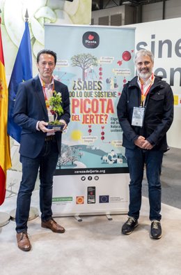 Jacob Petrus y Nico García, Aquí la tierra