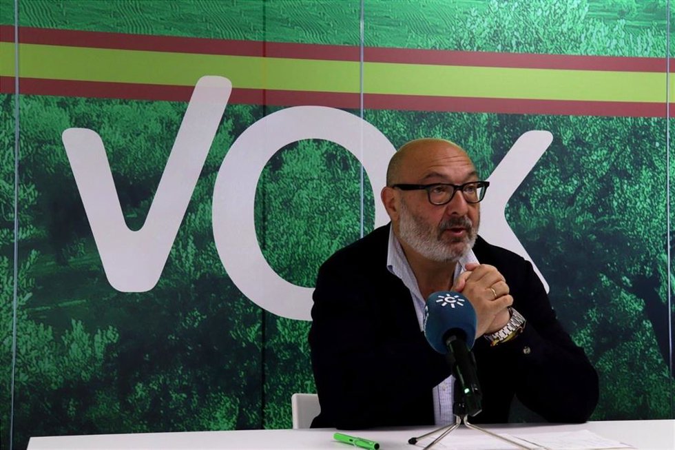 Vox recrimina a Moreno "el triste espectáculo" y "la innecesaria incertidumbre" con la fecha de las andaluzas