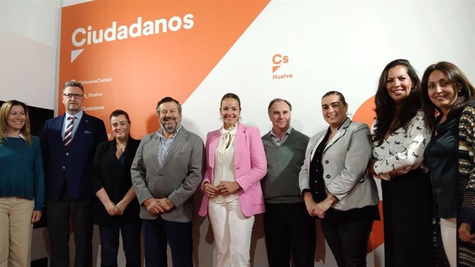 Reunión de los miembros del comité provincial de Ciudadanos con los delegados territoriales naranjas de la Junta en Huelva.