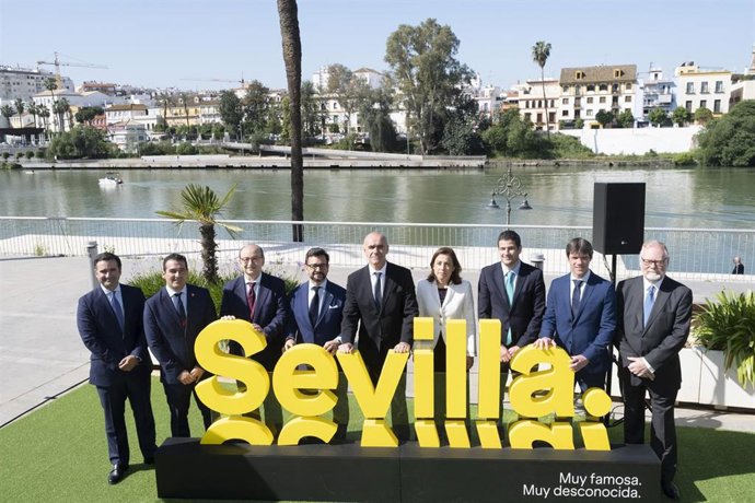 Presentación de la Final de la UEFA Europa Leage que se celebrará en Sevilla.