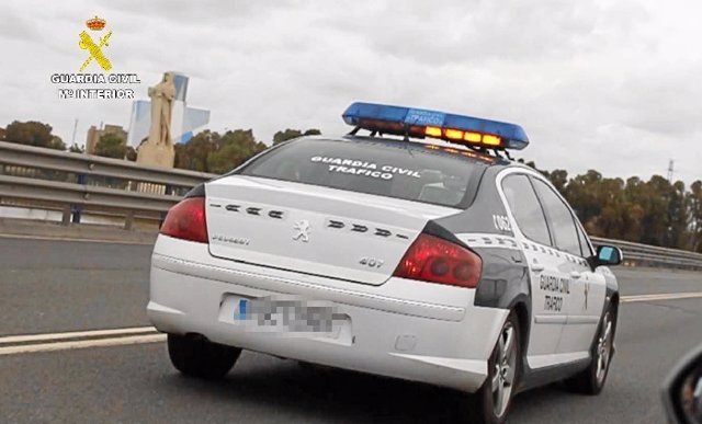 Coche de la Guardia Civil de Tráfico en Huelva