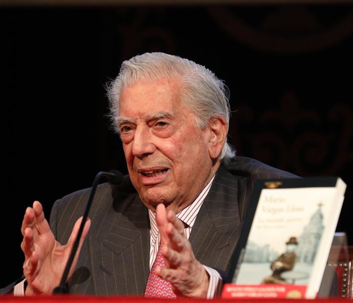 El escritor, político y periodista, Mario Vargas Llosa