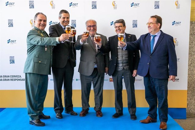 Cerveceros de España, con el apoyo de la Dirección General de Tráfico (DGT) y otras 16 instituciones colaboradoras, ha presentado este lunes su nueva campaña 'Conducción Responsable, Cerveza SIN'