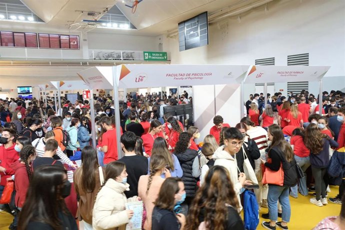 Inauguración del Salón del Estudiante y Ferisport, que vuelve a la Universidad de Sevilla en formato presencial.