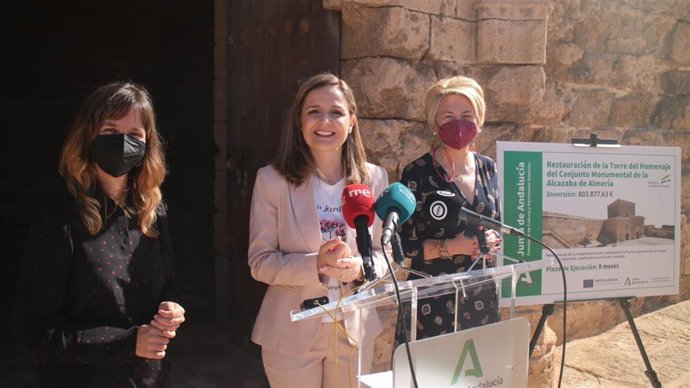 Presentación de las obras en la Torre del Homenaje en la Alcazaba de Almería.