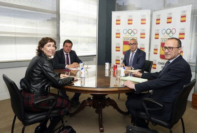 La secretaria general de Presidencia de la Generalitat, Nuria Cuenca; el secretario general del ministerio de Cultura y Deporte, Víctor Francos; el presidente del COE, Alejandro Blanco; y el consejero de Educación, Cultura y Deporte de Aragón, Felipe Faci