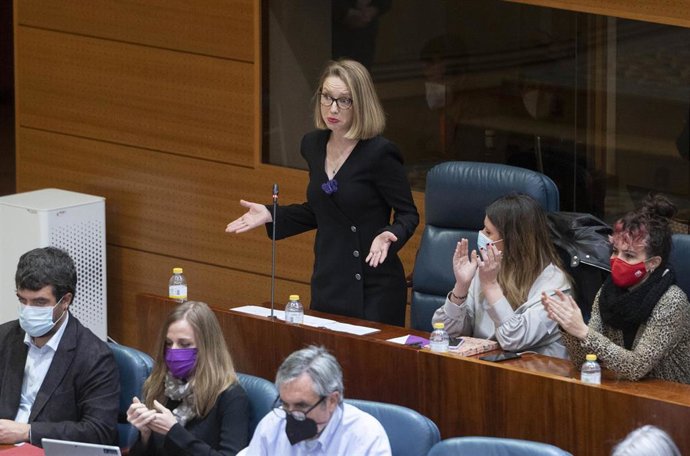 Archivo - (I-D) Las coportavoces de Unidas Podemos, Carolina Alonso, y Alejandra Jacinto, y la diputada de Unidas Podemos en la Asamblea de Madrid, Vanessa Lillo, durante una sesión plenaria, en la Asamblea de Madrid, a 10 de marzo de 2022, en Madrid (E