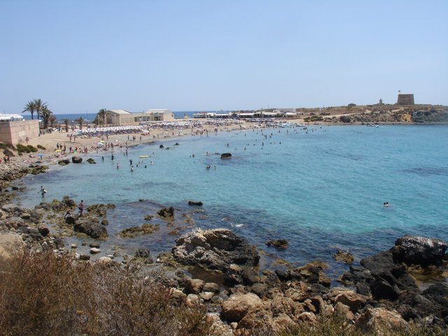 Archivo - Alicante destina 411.000  a la mejora paisajística de Tabarca, Oscar Esplá, Tossal de Manises y Costa Blanca