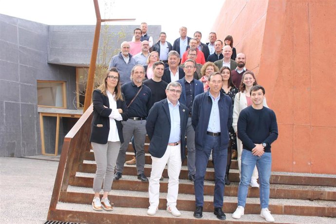 Jornada de trabajo de la Associació de Cmpings de Girona con el alcalde de Olot, Josep Berga, y el biólogo experto en biodiversidad en establecimientos turísticos, Oriol Dalmau, en Olot