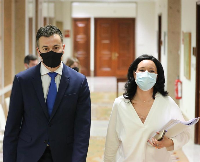 El portavoz del PSOE en el Congreso, Héctor Gómez, a su llegada a una junta de Portavoces en el Congreso de los Diputados.