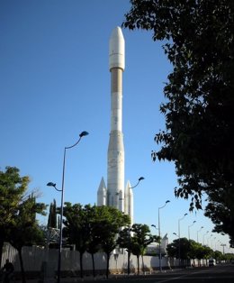 La icónica maqueta a escala real del cohete Ariane IV.