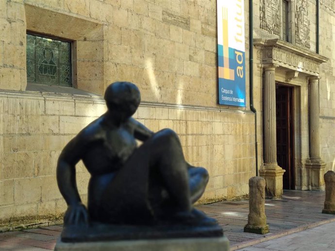 Archivo - Exterior del Edificio Histórico de la Universidad de Oviedo, en la calle San Francisco.