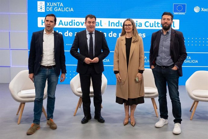 El director de Agadic, Jacobo Sutil, el conselleiro de Cultura, Educación e Universidade, Román Rodríguez, y los directores ejecutivos de Vaca Films y Portocabo, Emma Lustres y Alfonso Blanco, respectivamente.