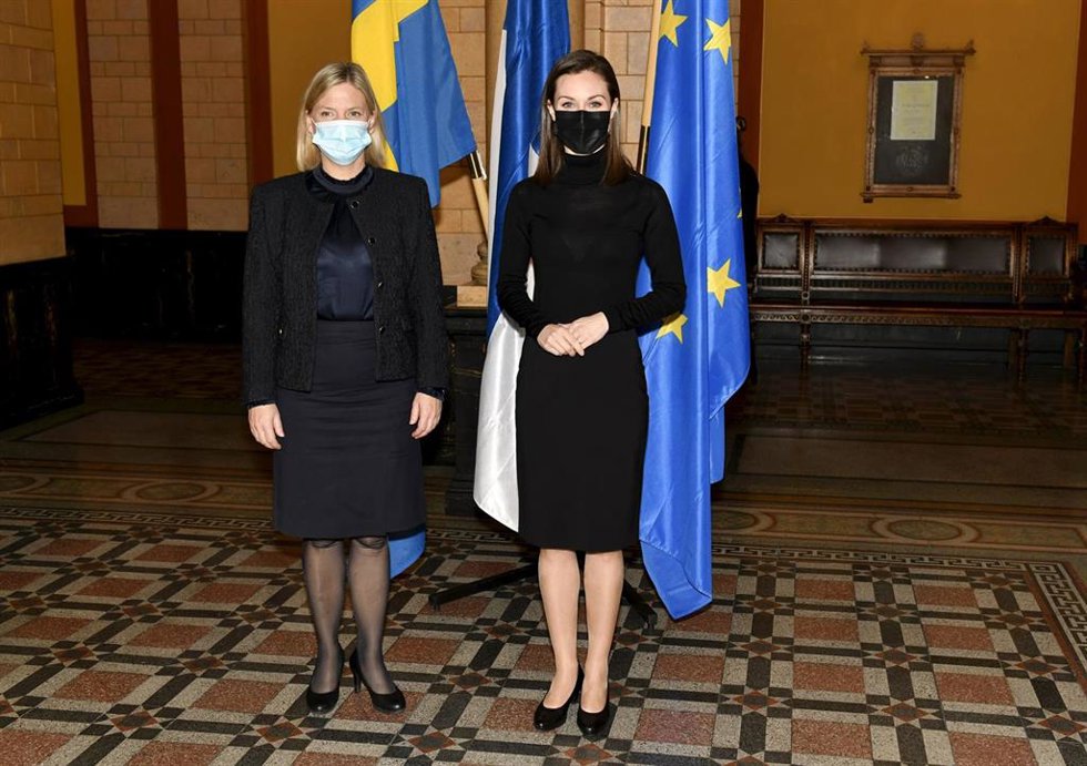 Archivo - La primera ministra finlandesa, Sanna Marin, y su homóloga sueca, Magdalena Andersson