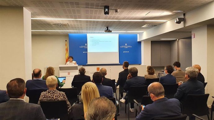 Momento del acto de presentación del informe.