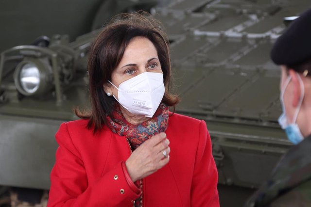 La ministra de Defensa, Margarita Robles, durante la visita a la Brigada 'Guzmán el Bueno' X. En la Base de Cerro Muriano a 22 de abril del 2022 en Córdoba (Andalucía, España)