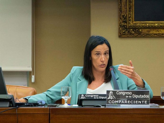 Rocío Perteguer Prieto, vocal directora de los servicios de medio ambiente, consumidores y usuarios del Consejo General de Registradores de la Propiedad de España, comparece ante la Comisión de Transportes del Congreso