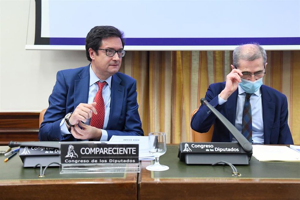 El director del Gabinete del Presidente del Gobierno, Óscar López Águeda (i), en la Comisión Mixta de Seguridad Nacional, en el Congreso de los Diputados, a 25 de abril de 2022, en Madrid (España). Aunque el objetivo de su intervención es presentar la n