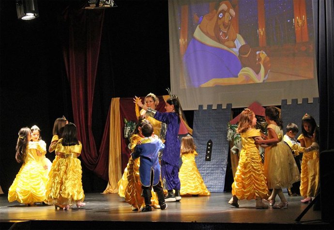 Gala solidaria el 'Musical de Cuento' en Arroyo de la Luz.