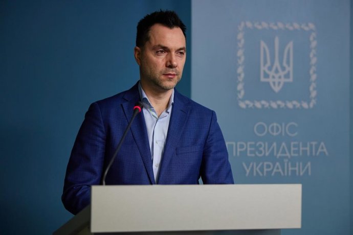 Archivo - HANDOUT - 24 February 2022, Ukraine, Kiev: Alexei Arestovich, an adviser to the head of the Ukrainian President's Office, speaks at a press conference in the press centre of the President's Office. Russian troops attacked Ukraine in the mornin