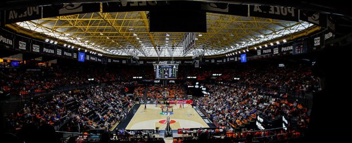 Archivo - View general of Pavilion Fonteta during Liga Endesaa. Regular Season Round 22 match between. Valencia Basket and San Pablo Burgos  played at  Fuente de San Luis Pavilion. In Valencia, Espain. March 1. 2020.