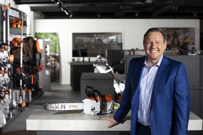 STIHL CEO Michael Traub presents the STIHL MSA 300, currently the world's most powerful battery-powered chainsaw.Copyright: STIHL