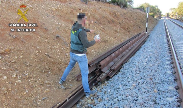 Agente de la Guardia Civil durante la 'Operación Traviesa'.