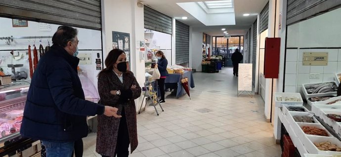 Visita al mercado de Navas de San Juan.