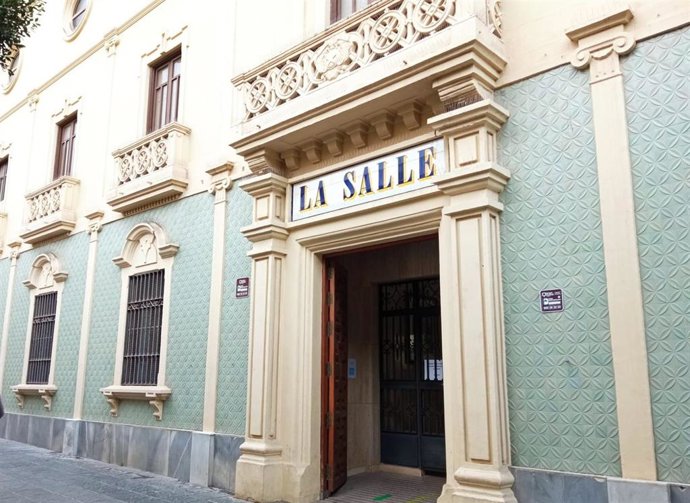 Entrada del colegio La Salle de Almería.