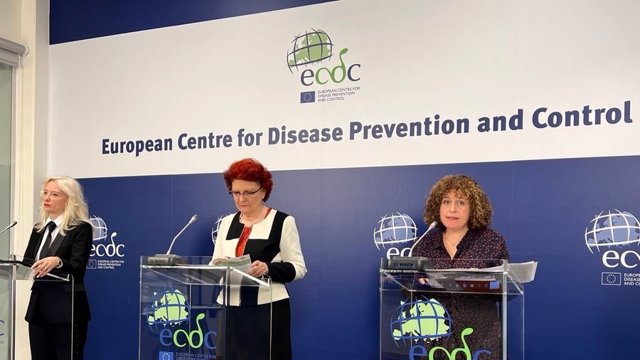 La directora del Centro Europeo de Control y Prevención de Enfermedades (ECDC, por sus siglas en inglés), Andrea Ammon, en rueda de prensa. A 26 de abril de 2022.