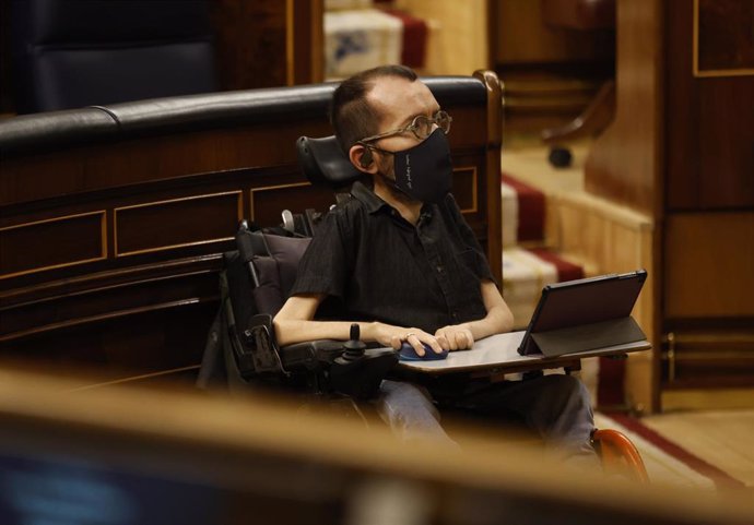 El portavoz de Unidas Podemos en el Congreso, Pablo Echenique, en una sesión plenaria, en el Congreso de los Diputados, a 7 de abril de 2022, en Madrid (España).