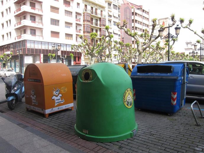 Archivo - El 93% de los residuos voluminosos se dejan en la calle sin avisar a los servicios municipales de recogida