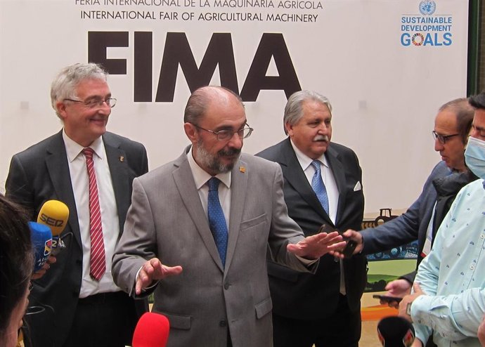 El presidente de Aragón, Javier Lambán, antes de inaugurar FIMA 2022, en Feria Zaragoza.