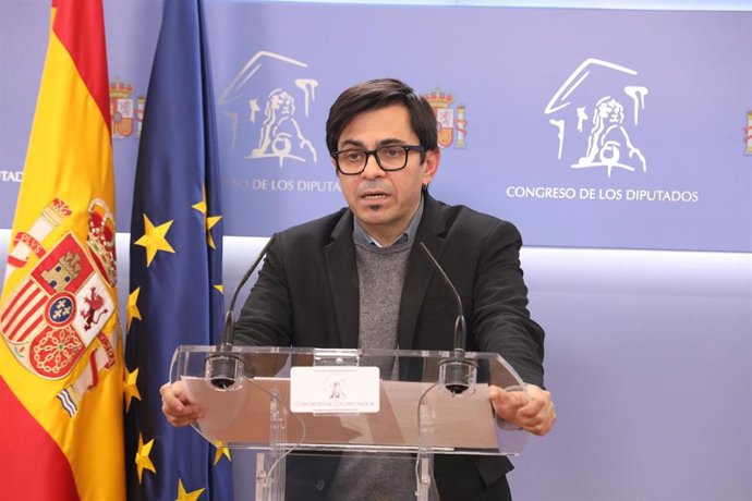 Archivo - El diputado de En Comú Podem y secretario primero de la Mesa del Congreso, Gerardo Pisarello, ofrece una rueda de prensa en el Congreso de los Diputados, a 17 de noviembre de 2021, en Madrid (España).