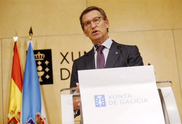 El líder del PP, Alberto Núñez Feijóo, interviene ante los medios de comunicación tras una reunión del Consello de la Xunta en la delegación territorial, a 21 de abril de 2022, en Vigo, Pontevedra, Galicia (España).