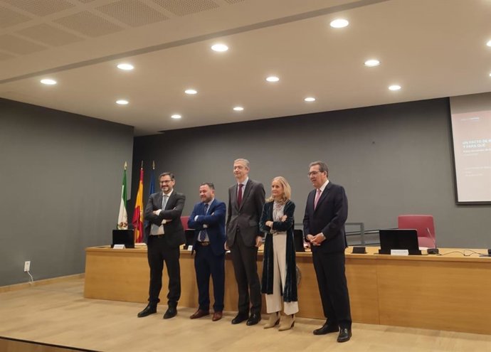Conferencia del gobernador del Banco de España, Pablo Hernández de Cos, en la Facultad de Ciencias Económicas y Empresariales de la Universidad de Sevilla