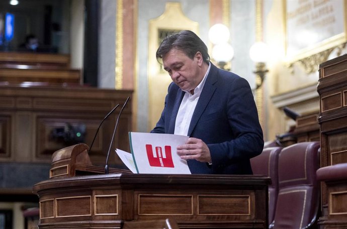 El diputado de Teruel Existe, Tomás Guitarte, interviene en una sesión plenaria, en el Congreso de los Diputados, a 31 de marzo de 2022, en Madrid (España). El objeto de este pleno es abordar el Real Decreto por el que se adoptan medidas urgentes de apo